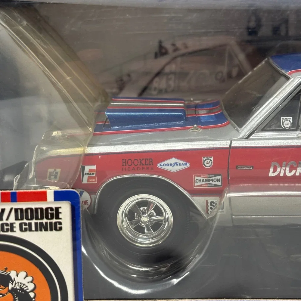 ERTL Supercar Collectibles 1968 Dick Landy Dodge Hemi Dart SS/B 1:18 Issue #2